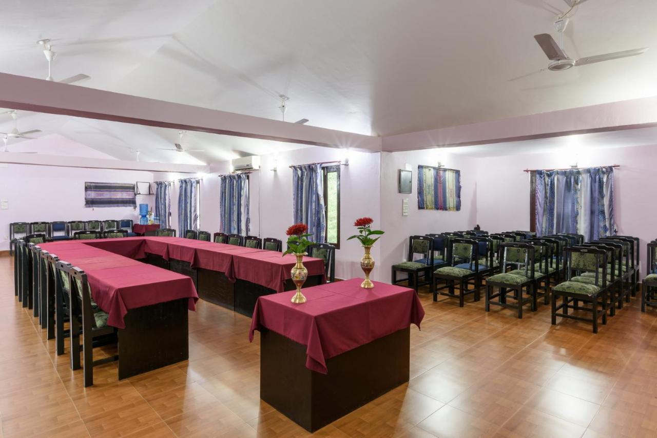 Hotel Monalisa Chitwan Саураха Экстерьер фото