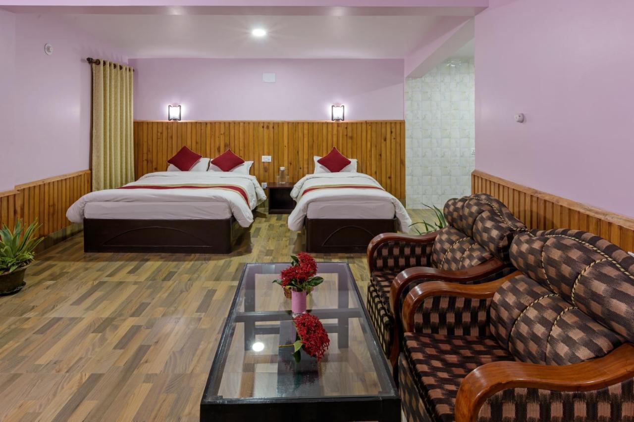 Hotel Monalisa Chitwan Саураха Экстерьер фото